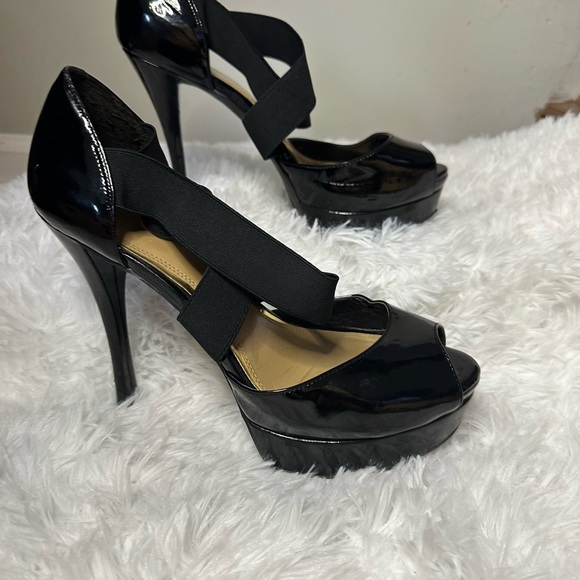 Women’s size 11 black platform patent leather heels - Picture 4 of 4